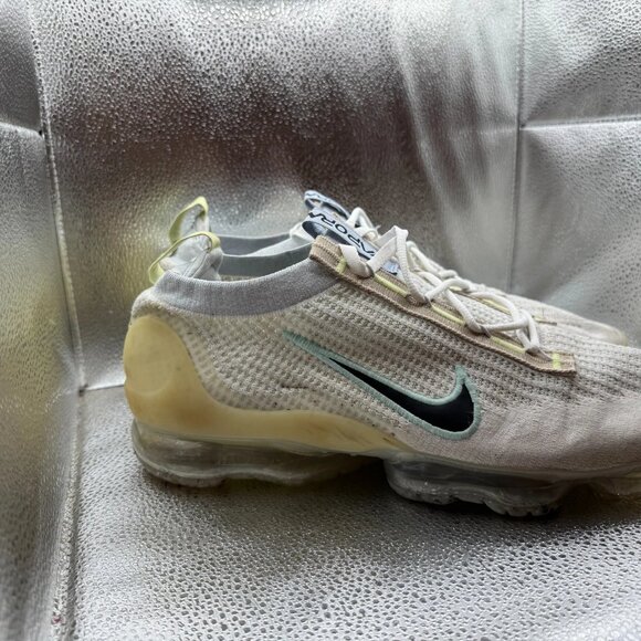 Size 13 Nike Air VaporMax Flyknit Mismatched Swoosh‎ Mens White Shoes DQ7633-100 main image 10